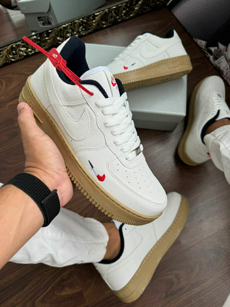 AF1 Branco Paris Sola Caramelo