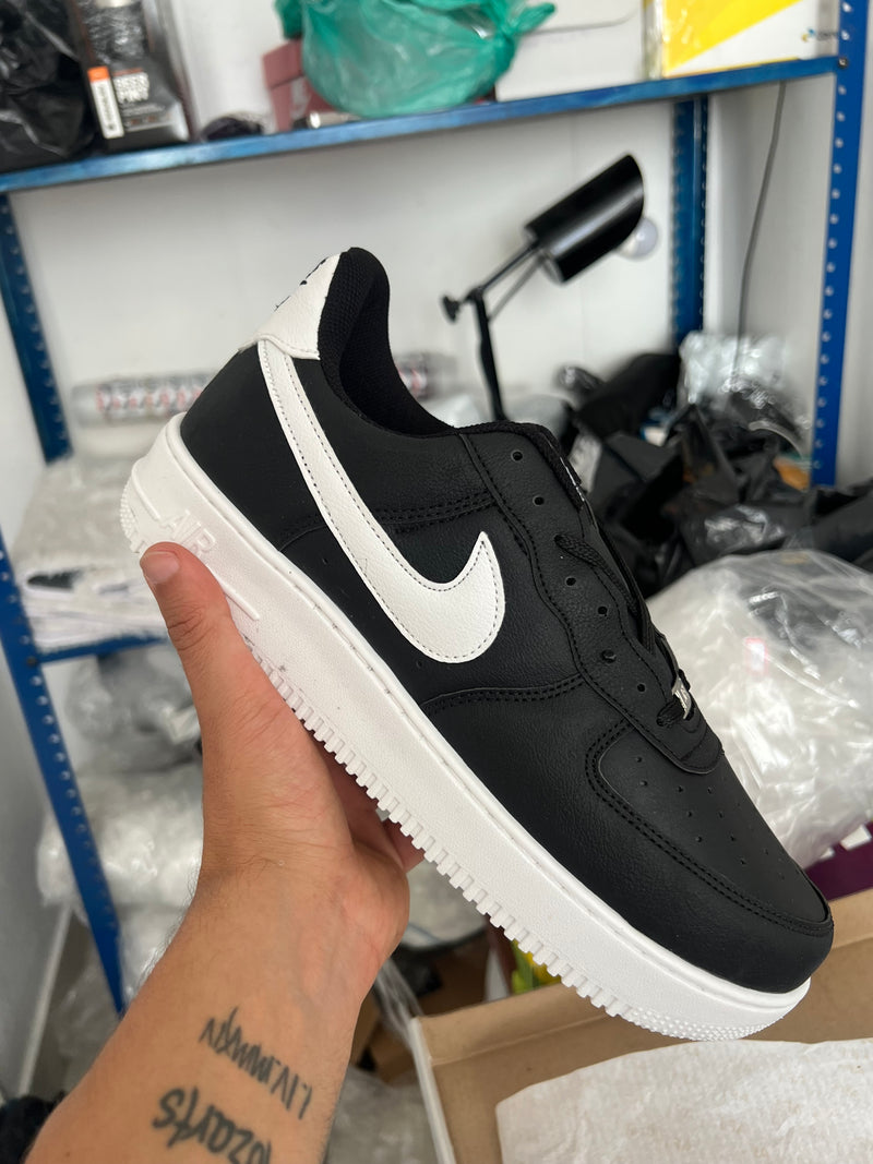 AF1 Preto Branco Novo GS