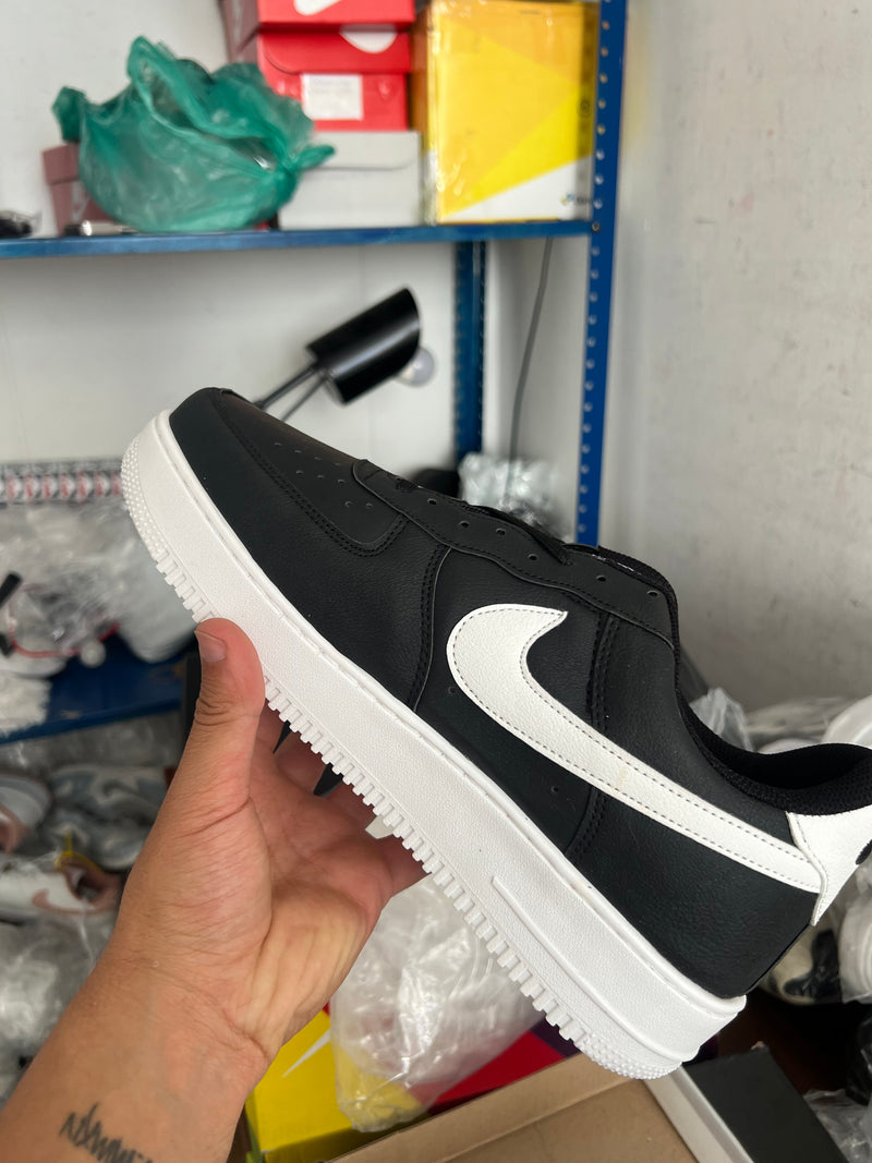 AF1 Preto Branco Novo GS