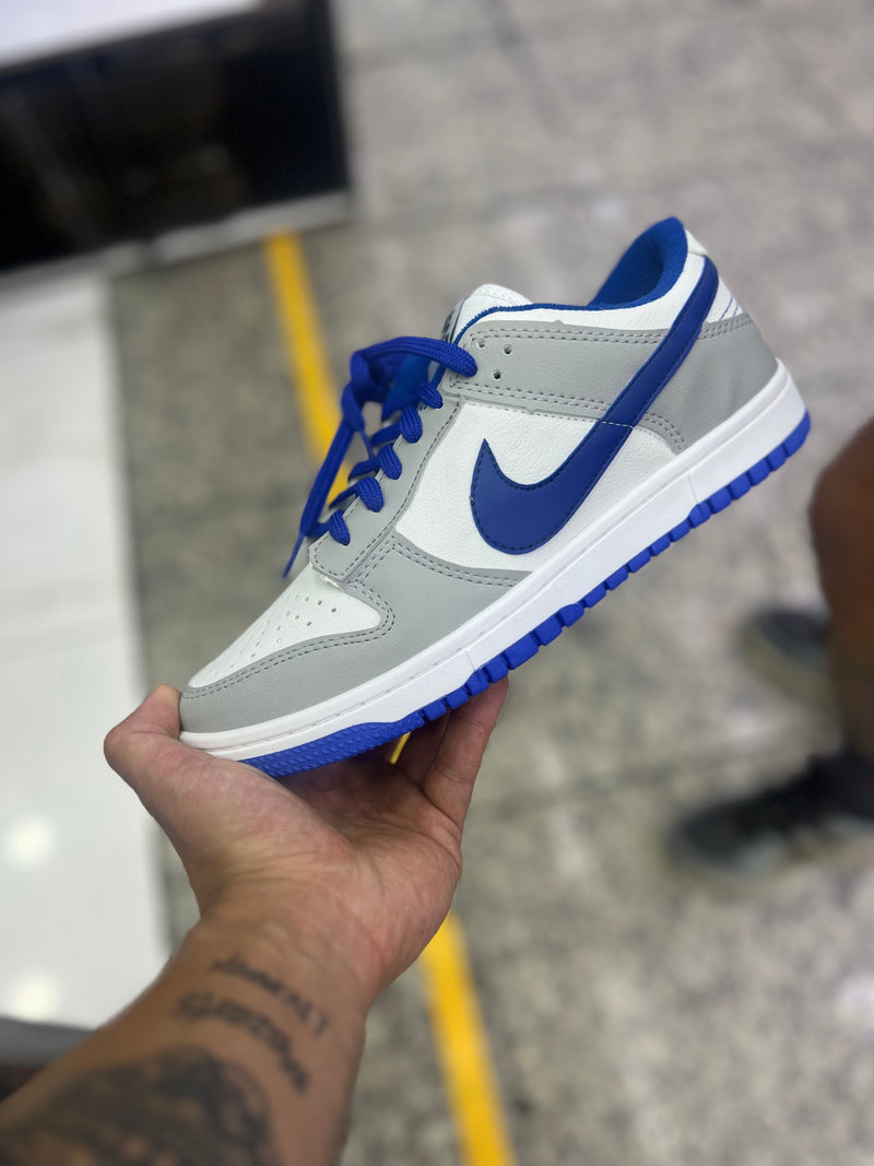 Dunk Cinza com Azul Sola Azul