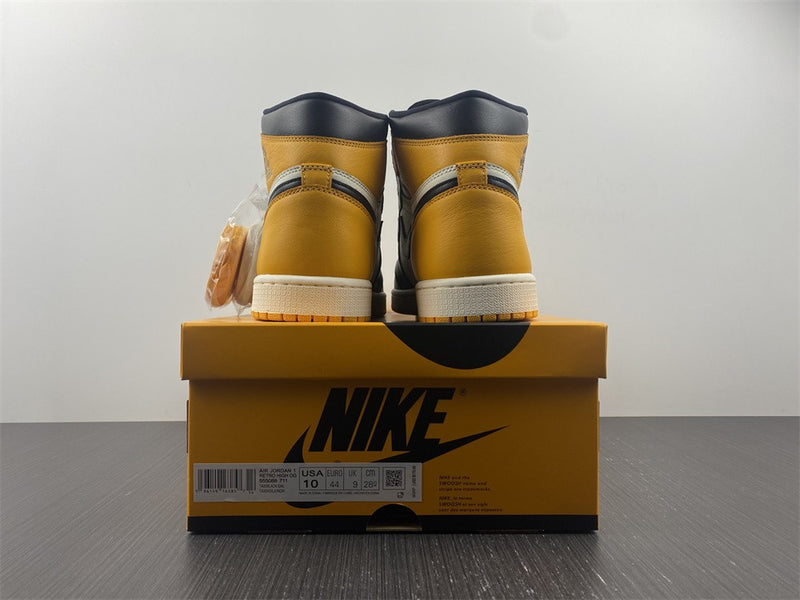 Air Jordan 1 Retro High OG 'Yellow Toe'